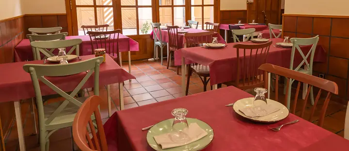 Comedor acogedor del Restaurante DeCasa en Riaza