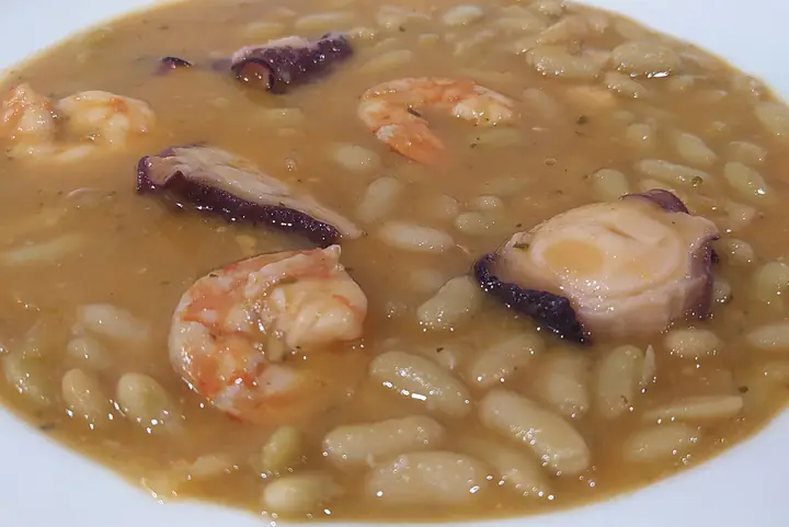 Verdinas con pulpo y langostinos